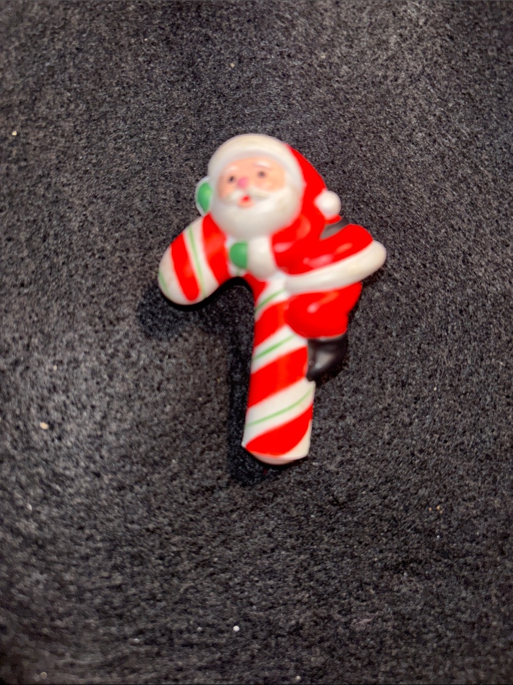 Vintage “Here Comes Santa Claus” brooch featuring 3D resin. Hard to find.